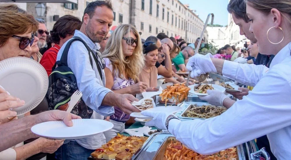 Why Choose a Local Culinary Experience Over City Restaurants?​
